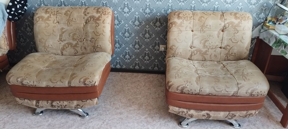 Диван и два кресла