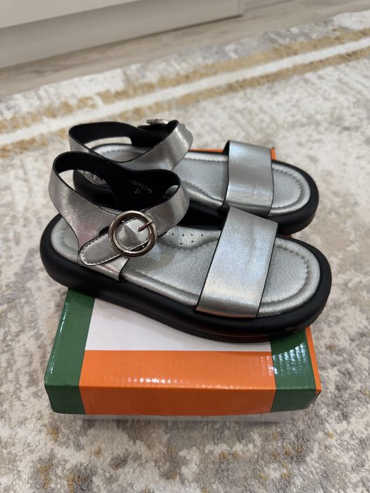 Продается детская обувь