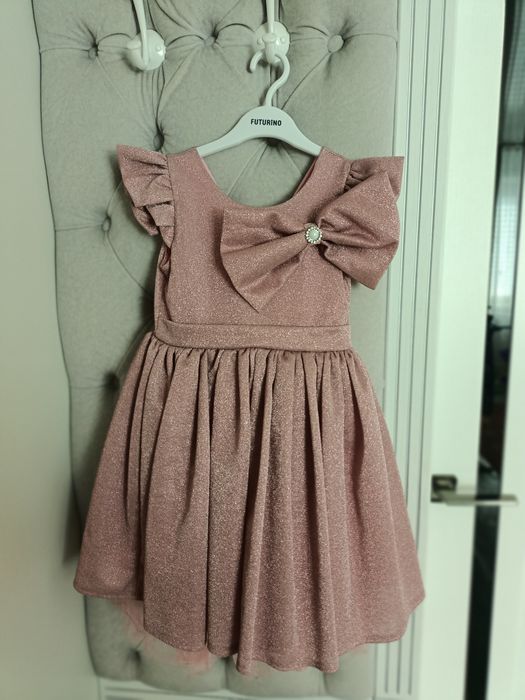 Продам платье на 7 лет