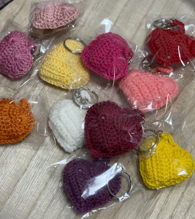 Breloc Inima Handmade Tricotat Rosu