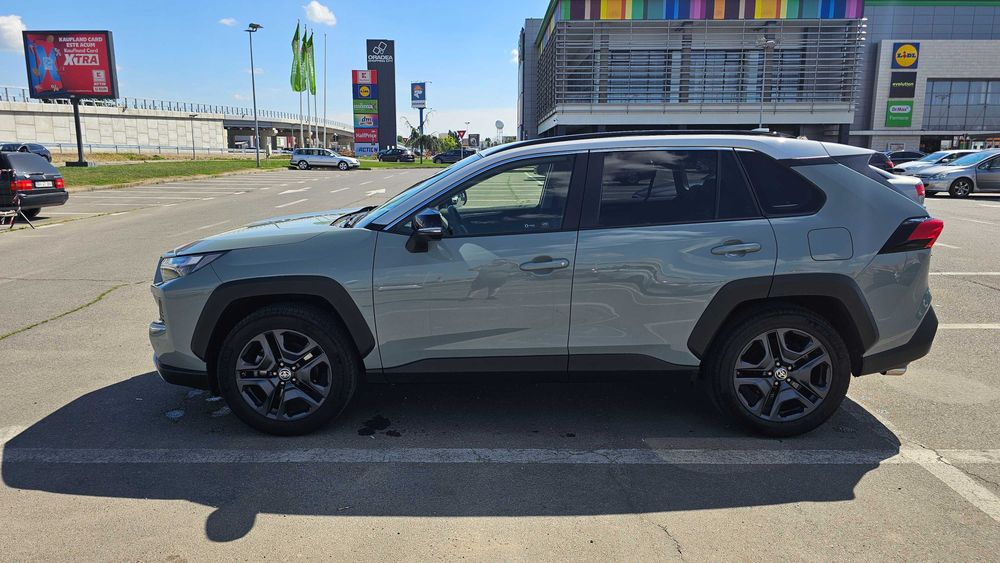 TOYOTA RAV4 2022 — imagine 4