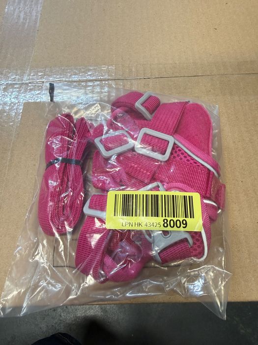 Аксесоари за котка и куче (нагръдник с каишка,  играчки , LED trimmer)