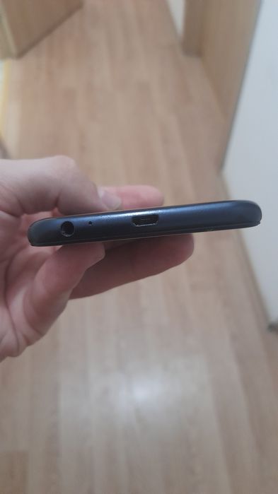 Телефон Samsung J3