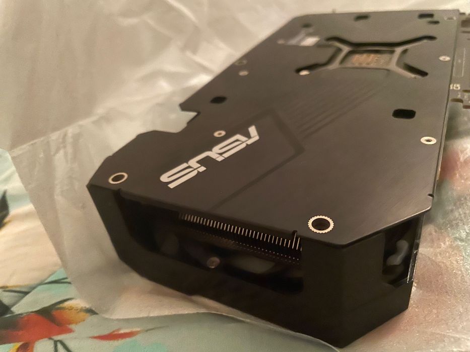 ASUS Dual RX 6600 8GB GDDR6.