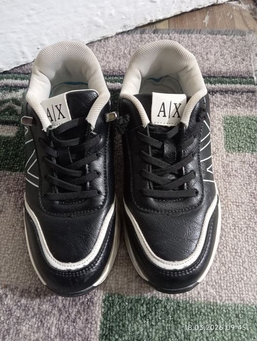 8 пар обуви за 4 000 тг