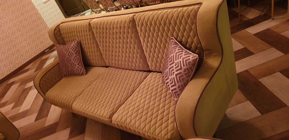 Продам много б/у диванов, кресел, стульев