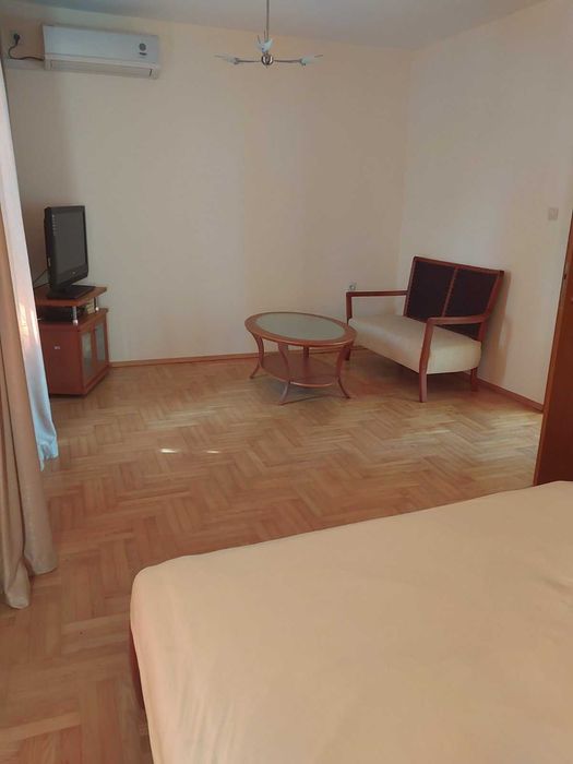 Продава се Къща в Айтос - 550 кв.м за 637 €/кв.м - Снимка #11
