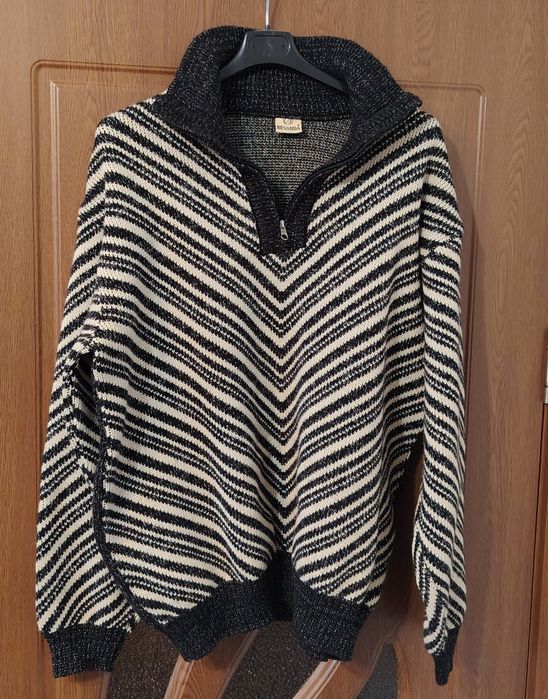 Вълнени пуловери