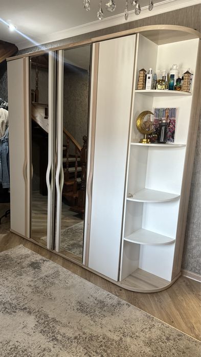 Продается шкаф четырехдверный