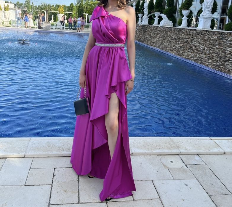 Rochie lunga pentru banchet