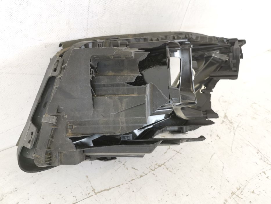 Десен фар стъкло Мерцедес-Бенц ГЛА-Клас / Mercedes-Benz GLA-Class X156