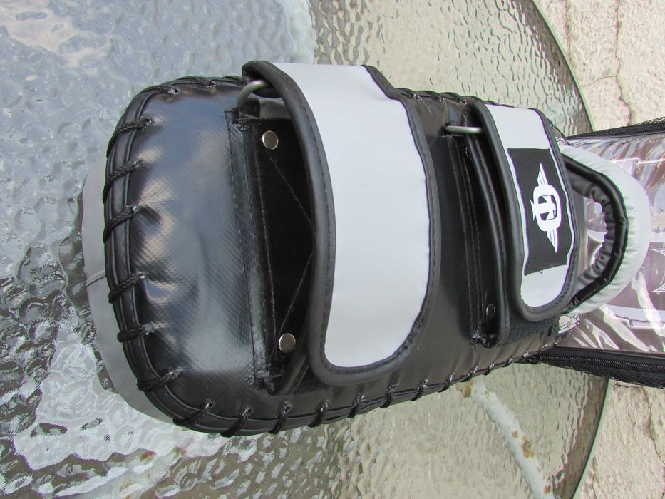 Лапа щит Tapout Thai Strike