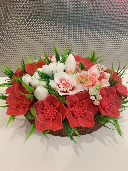 Цветя изработени с глицеринов ароматен сапун и Българска роза