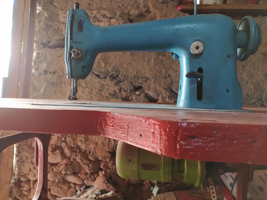 Продаётся швейная машина