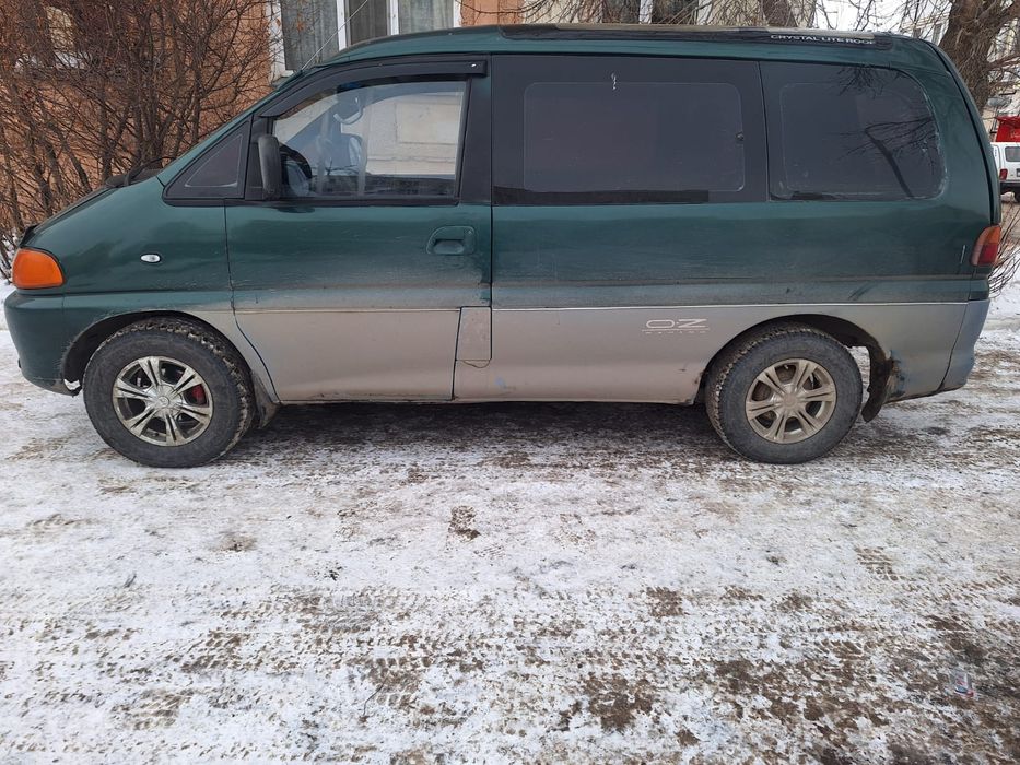 Mitsubishi space gear 1995