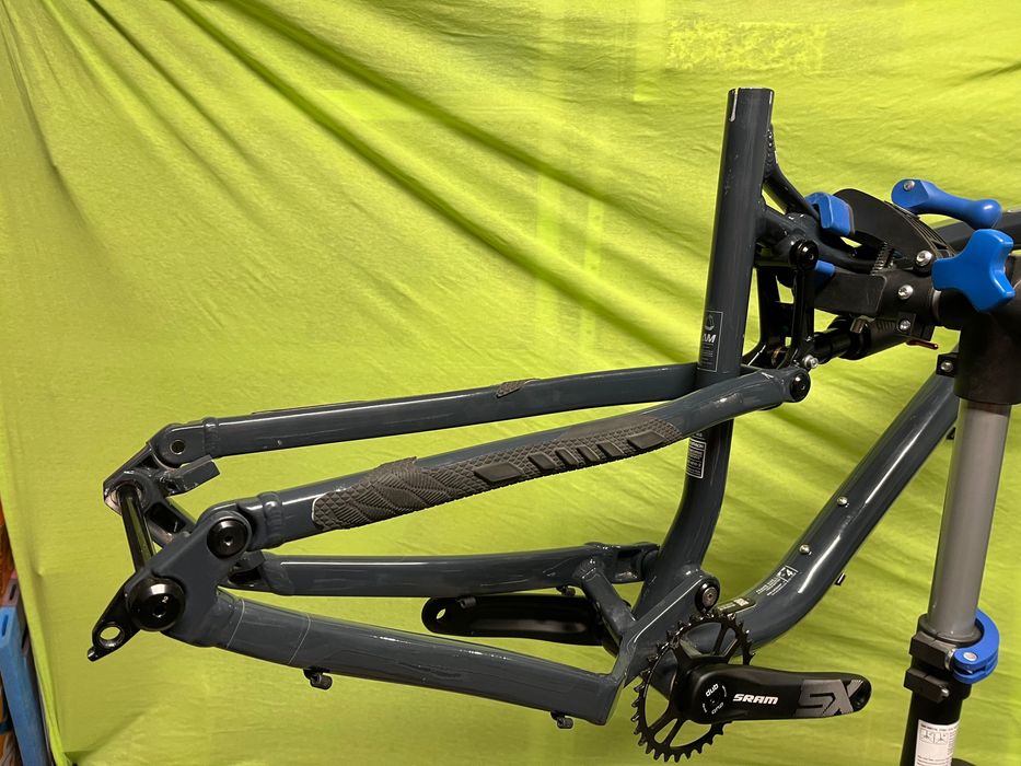 Алуминиева рамка за колело 29" / 27.5" Размер L заедно с шок