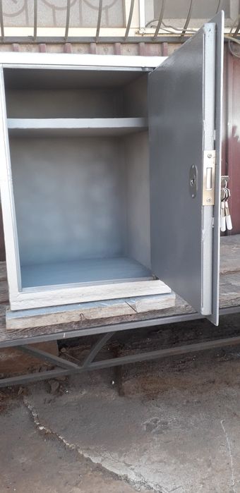 Сейф металлический