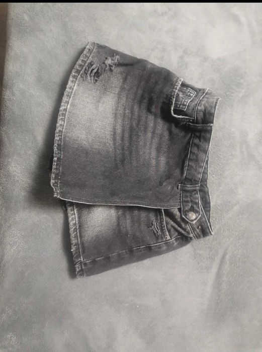 Pantaloni scurti blugi (model fustita in fata) marimea 13-14 ani