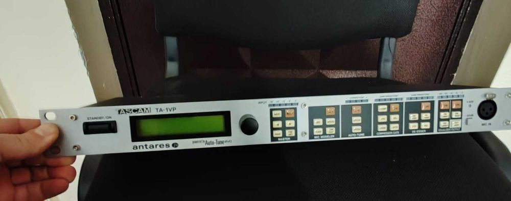 Procesor vocal TASCAM TA-1VP