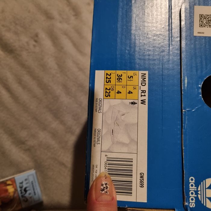 Adidasi damă Adidas albi, originali,etichetă. Mărimea 36 2/3.