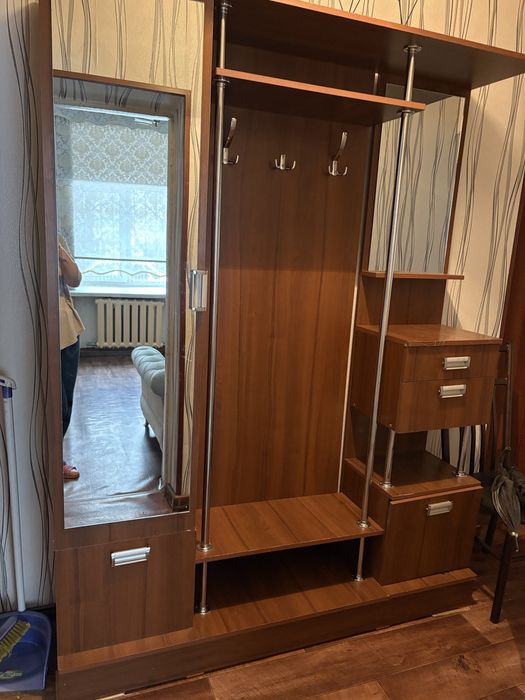 Шкаф в прихожию комнату