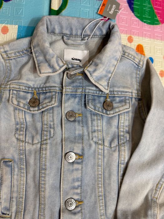 Vând geaca de blugi copii nouă