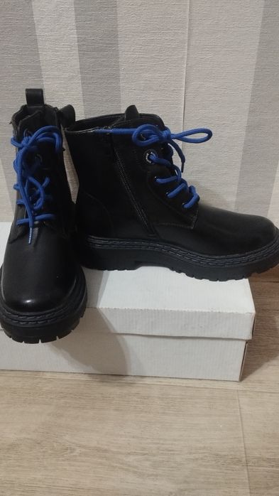 Продам осеннию обувь