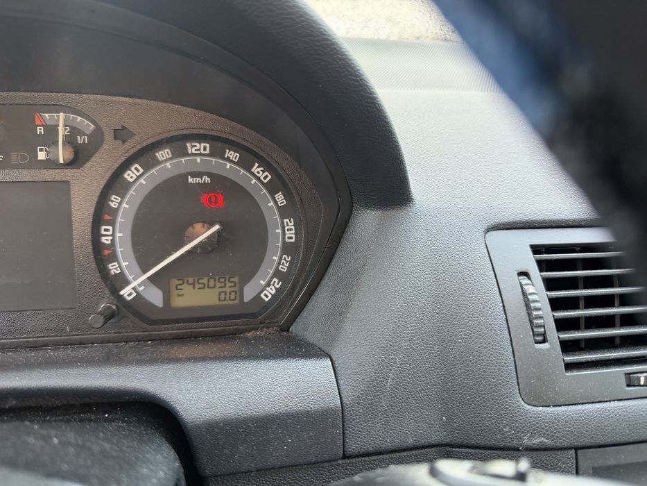 Skoda fabia 1.4 diesel in stare perfecta de functionare cu roti de iar