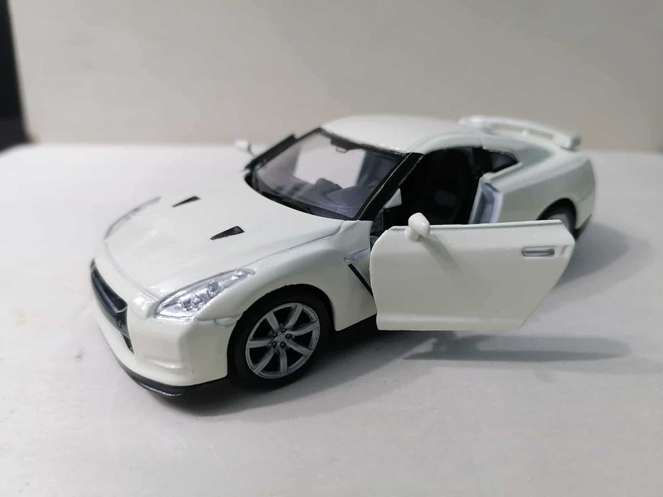 Нисан ГТ-Р в мащаб 1:34 .