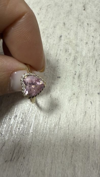 Продам золотое кольцо .