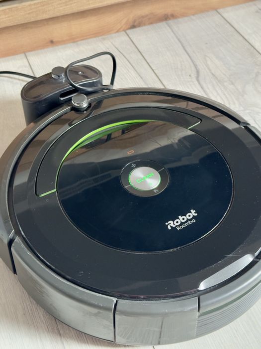 iRobot Roomba – робот прахосмукачка, работеща, с докинг станция