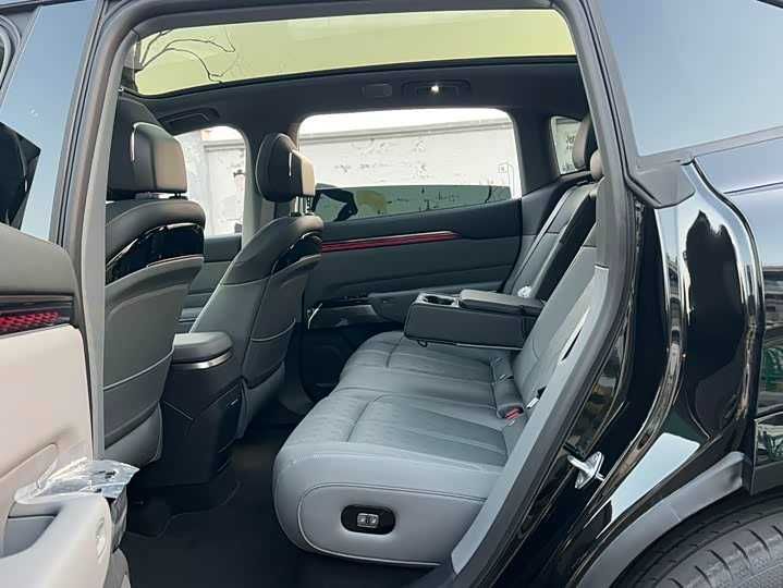 Zeekr 7X  Электро 780км  AWD 784 л.с. Быстрая зарядка