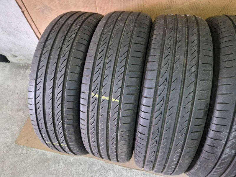 4 Pirelli R17 215/65
летни гуми 
DOT4422