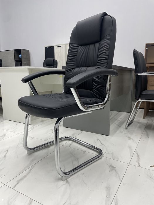 Офисный кресло стул leo visitor на полозьях
