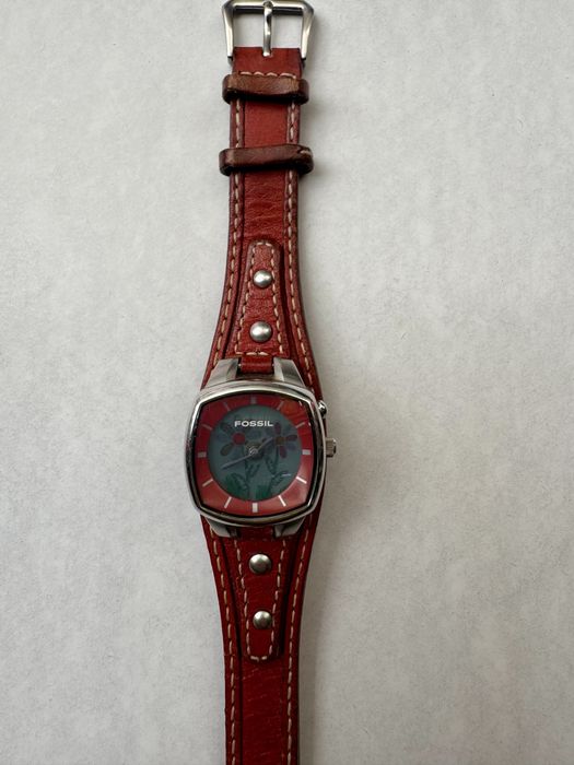 Продавам дамски часовник FOSSIL