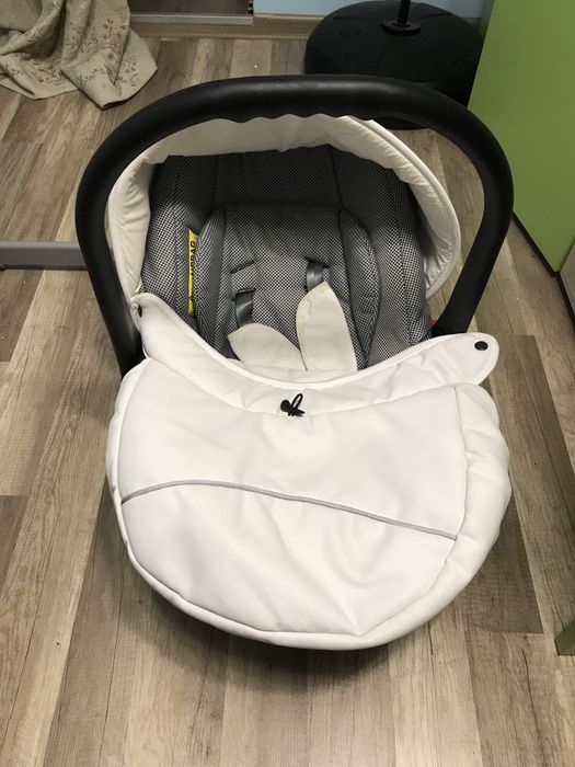 Бебешка количка 2в1 + кошче за кола