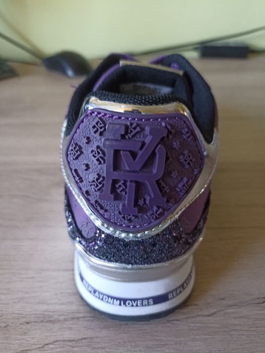 Чисто нови обувки на ,  Replay