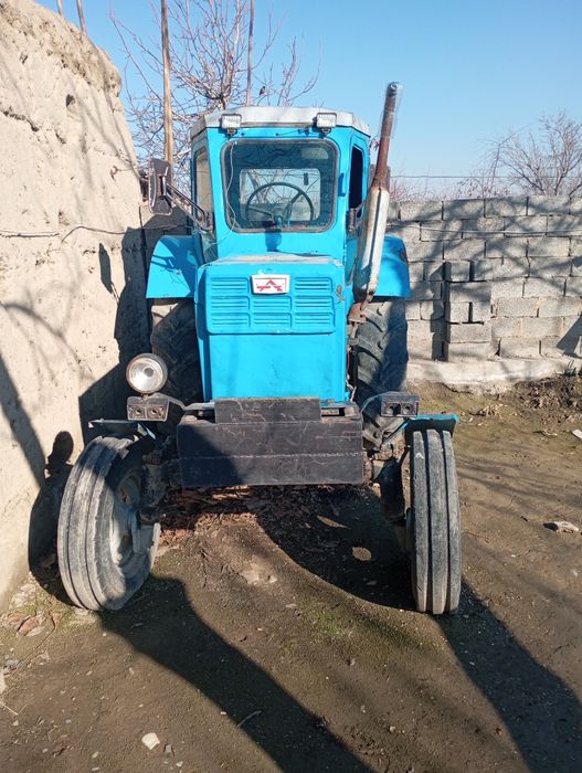 Traktor T40 yurib turibdi balon holatlari oʻrtacha matori ham yaxshi