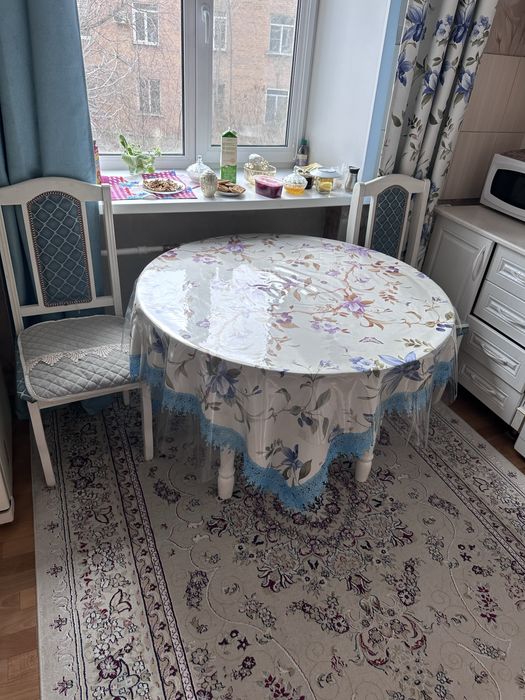 Круглый кухонный стол