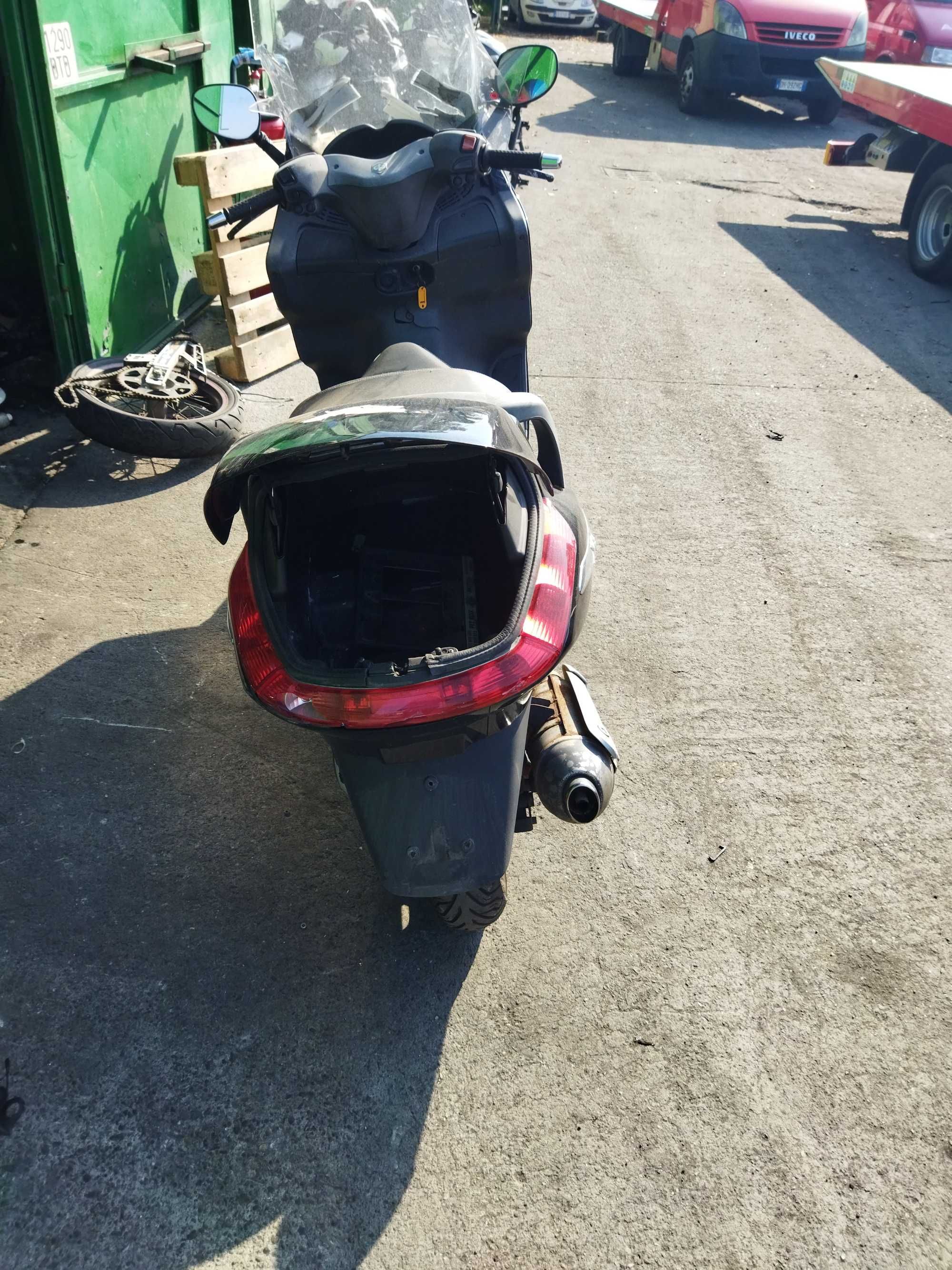 piaggio-x-8-125-200-olx-bg