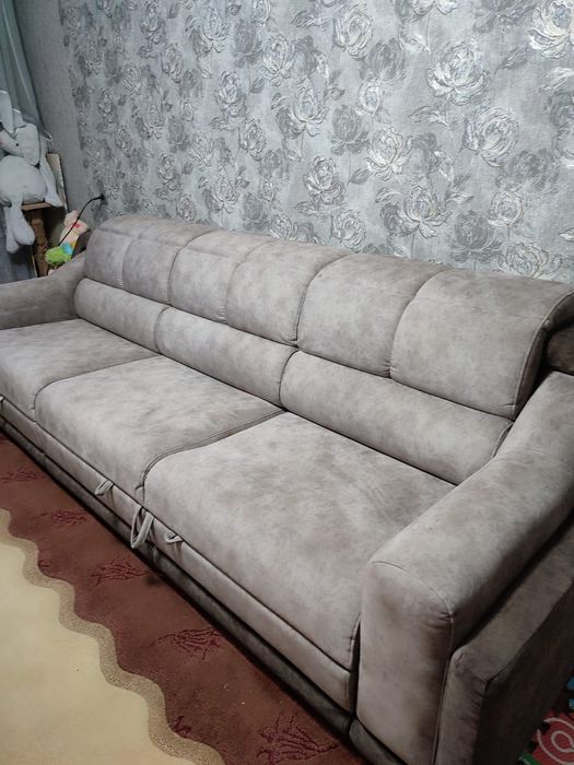 Продаю диван. В хорошем состоянии .