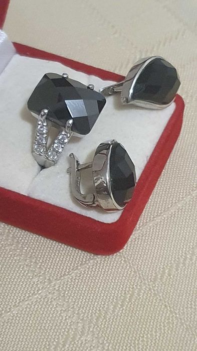 Сребърни бижута- обеци и пръстен с оникс