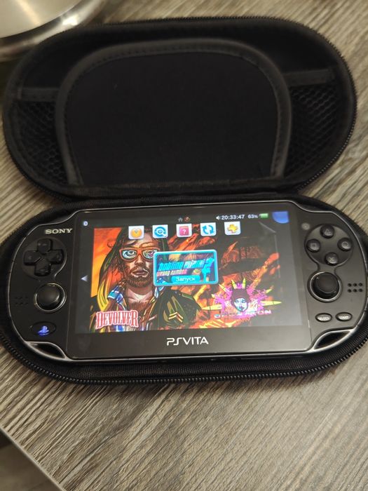 PS Vita с чехлом, зарядкой в отличном состоянии.