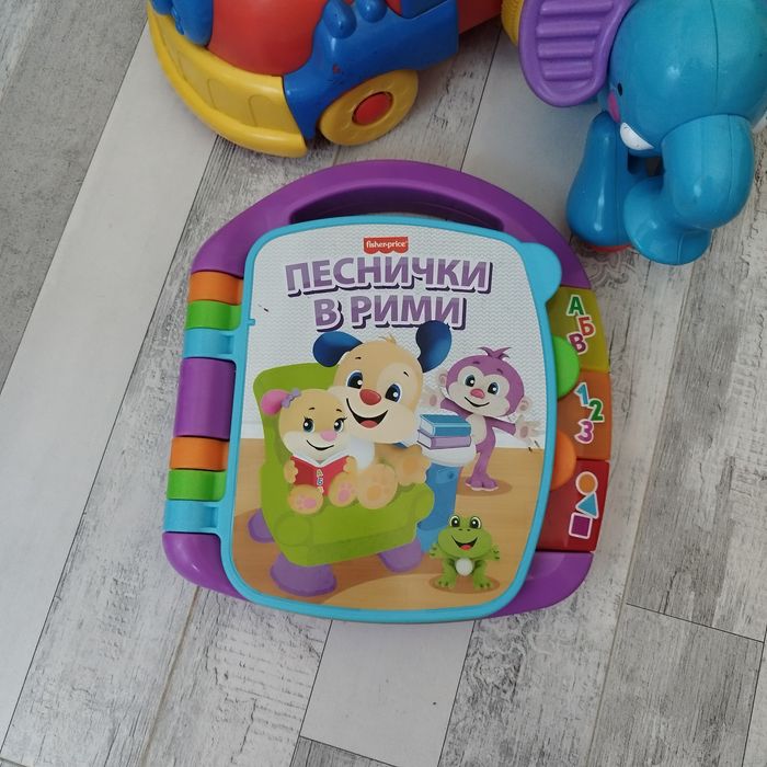 Книжка и влак fisher price