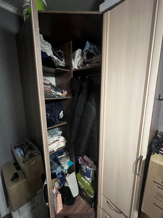 Продам шкаф угловой