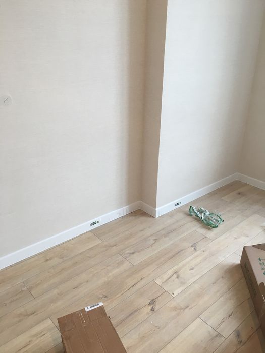 Укладка Ламината, монтаж плинтуса