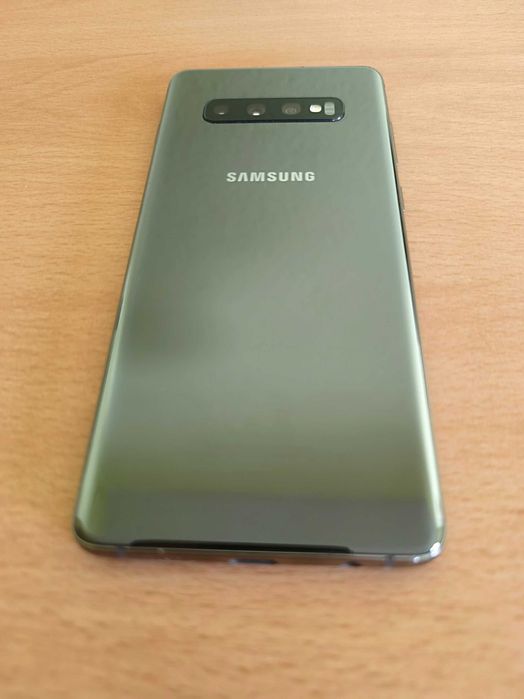 Изключително запазен Samsung S10 Plus