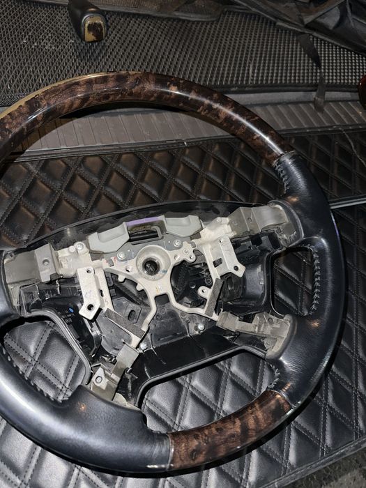 Оригинал руль от тойота ланд крузер 200