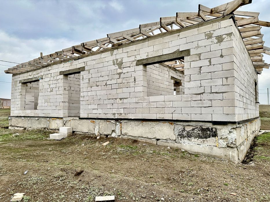 Продам недостроенный 4-комнт. дом в поселке Доскей