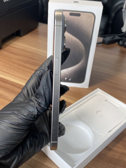 iPhone 15 Pro Max • 256 GB • Natural Titanium